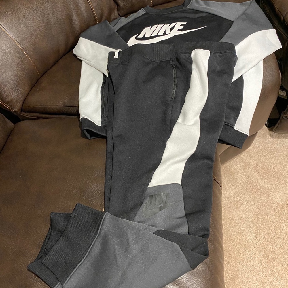Nike Women’s Sweat Suit - L